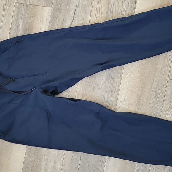 Lulu pants condition, with ribbon tag, navy blue size medium - Picture 2 of 3